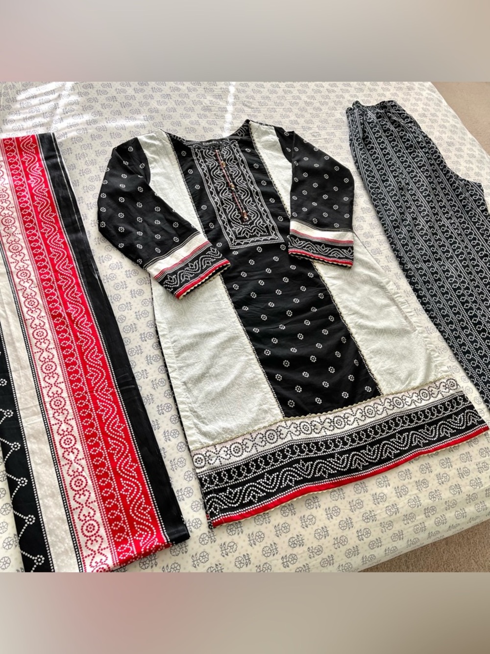 3pc Patterned Lawn Shalwar Kameez - Picture 6 of 12